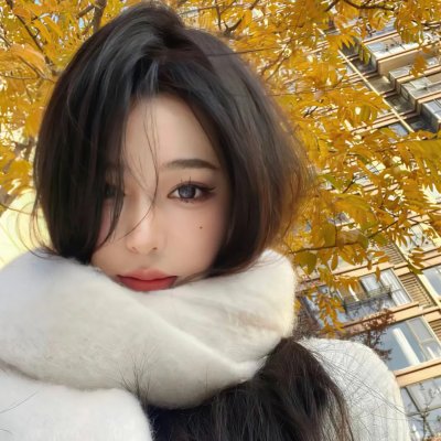 霓虹灯下的圣教士